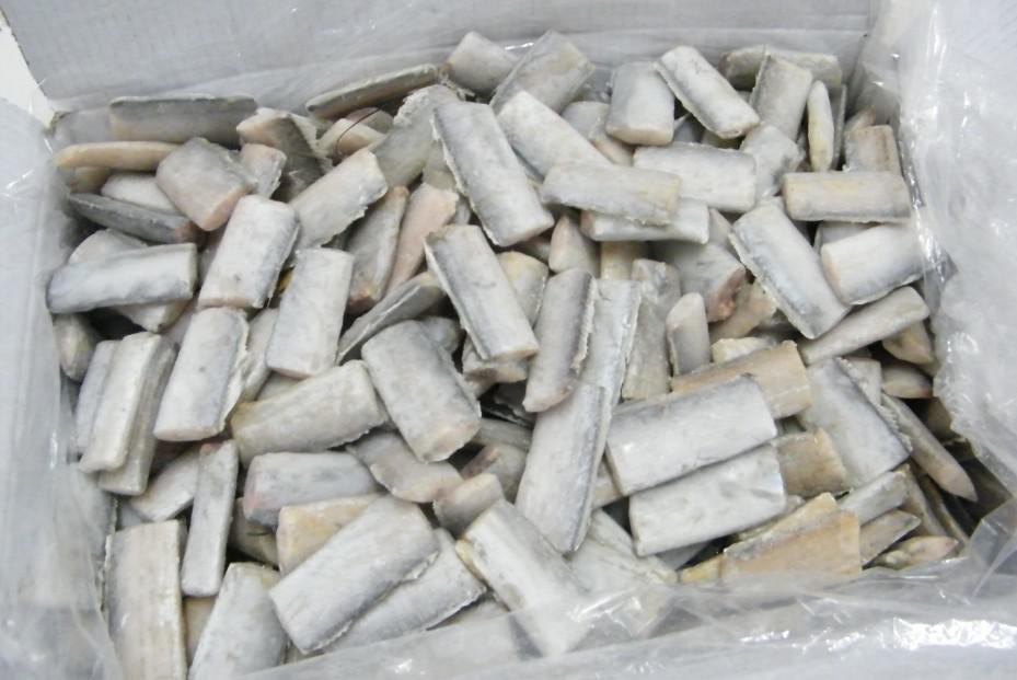 买带鱼黄眼睛和黑眼睛哪种最好,带鱼是黄眼睛好还是黑眼睛好吃