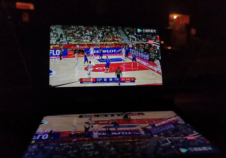 百路达HUD:听歌追剧看小猪佩奇?这才是车载导航的正确打开方式