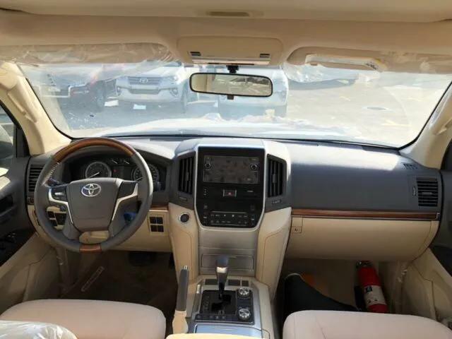 陆巡4600和5700有哪些优缺点,2019款陆巡中东版4600价格表