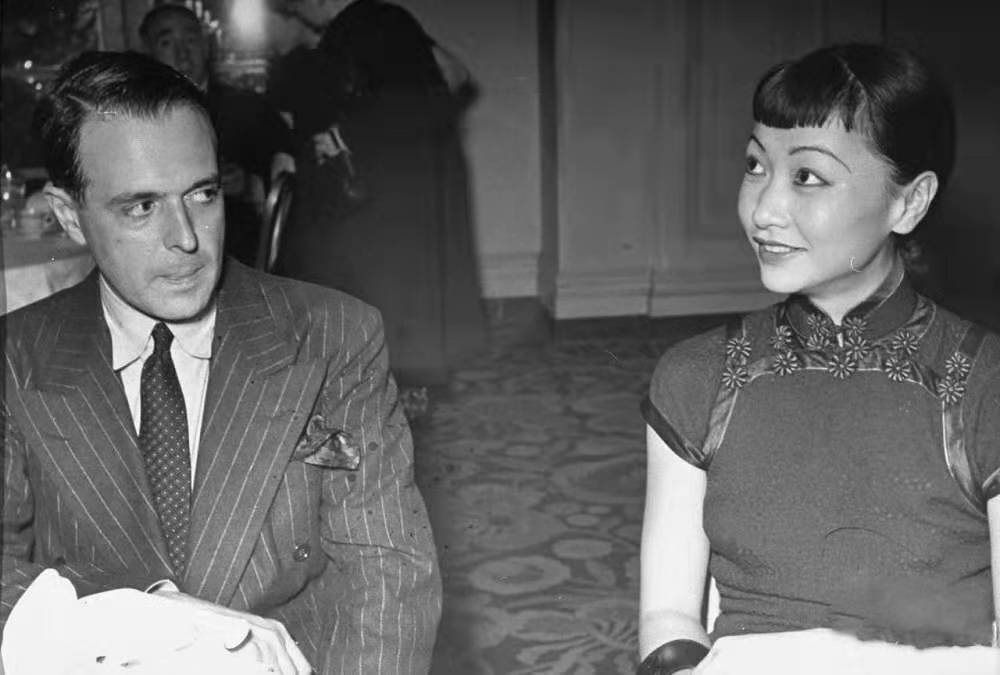 她是洗衣工女儿，进入好莱坞拍摄歧视华人影片被骂，最后得到认可