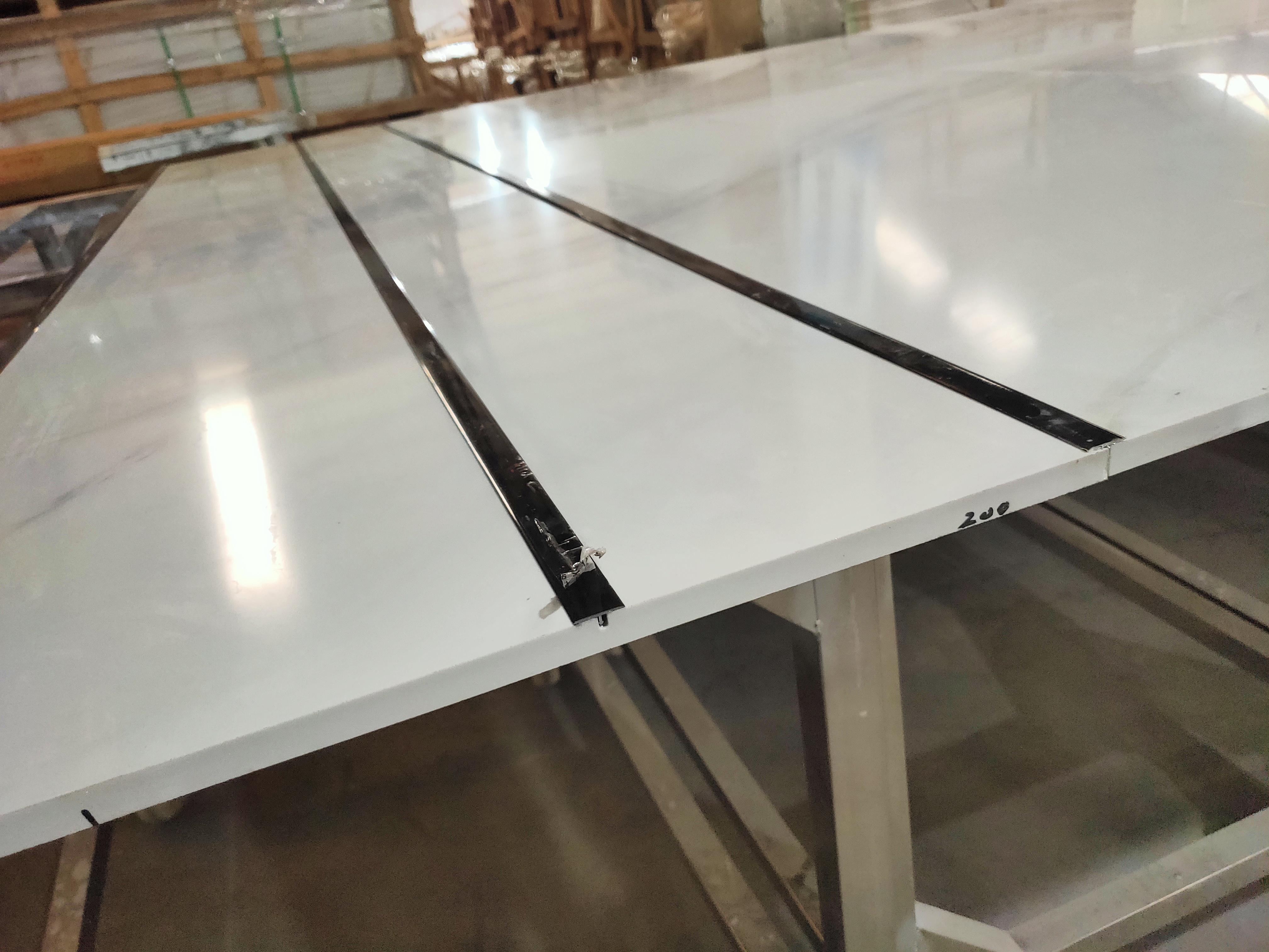 金属线造型电视背景墙,隐形门背景墙加金属线效果