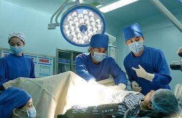 产妇生娃尴尬事，用力过猛解决“生理需求”，医生一脸淡定还夸好