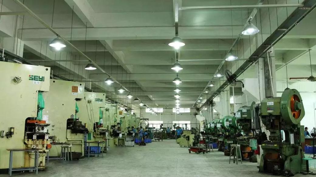 00后居然都进工厂流水线组装iPhone了