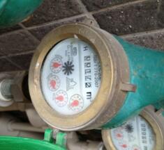 水表乱跑怎么办,家里的水表走得快该怎样解决