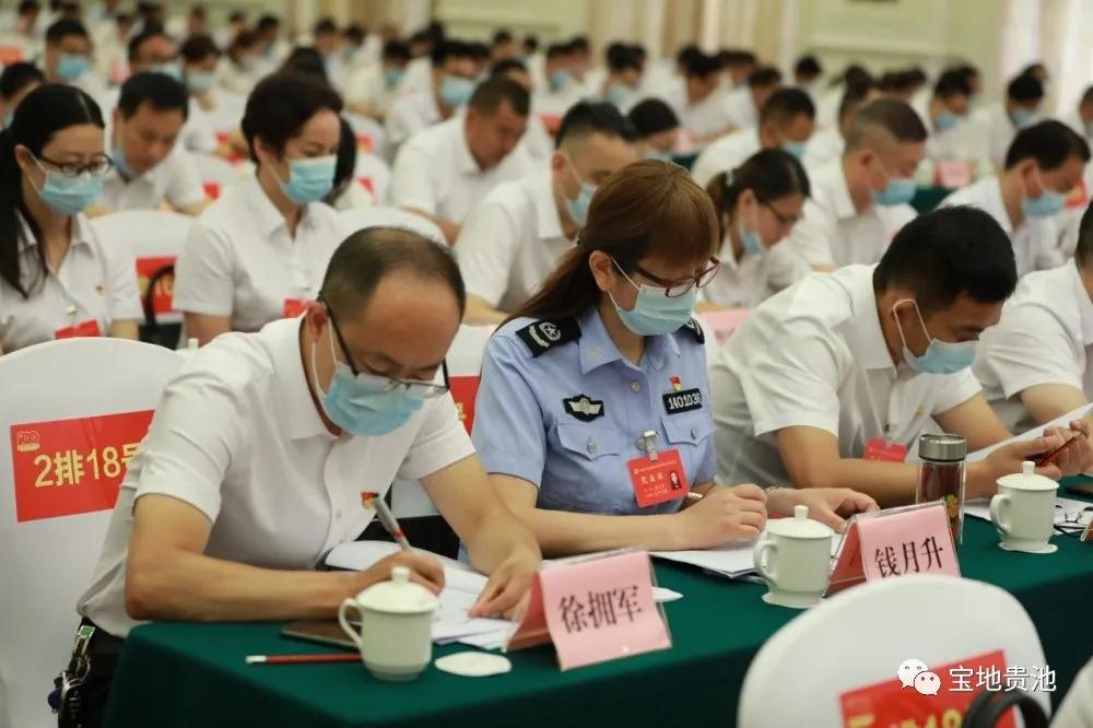 「聚焦*党**代会」步入崭新时代，拥抱更加美好明天！——区第五次*党**代会开幕侧记