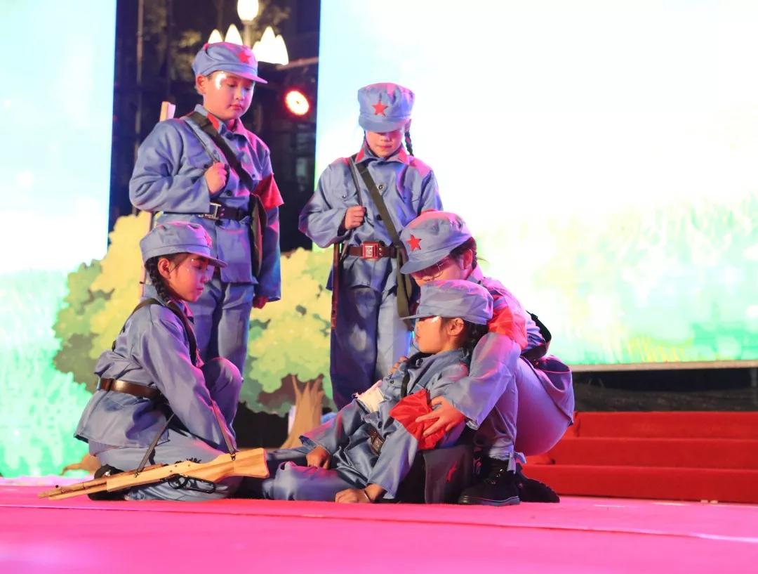 小县城学校元旦晚会活动,小学生青春筑梦砥砺前行文艺汇演