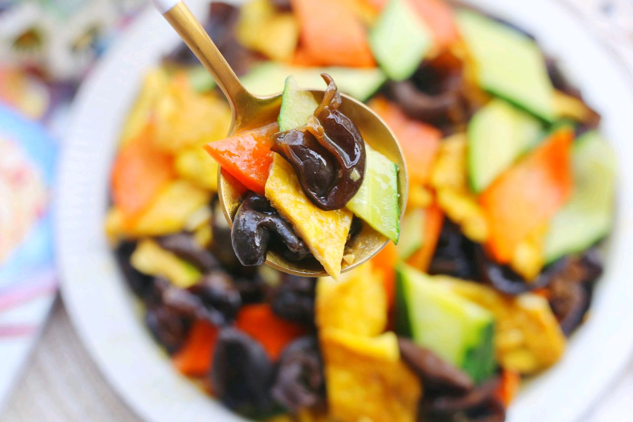 黄瓜胡萝卜木耳炒鸡蛋虾仁做法,木耳黄瓜炒鸡蛋做法减脂