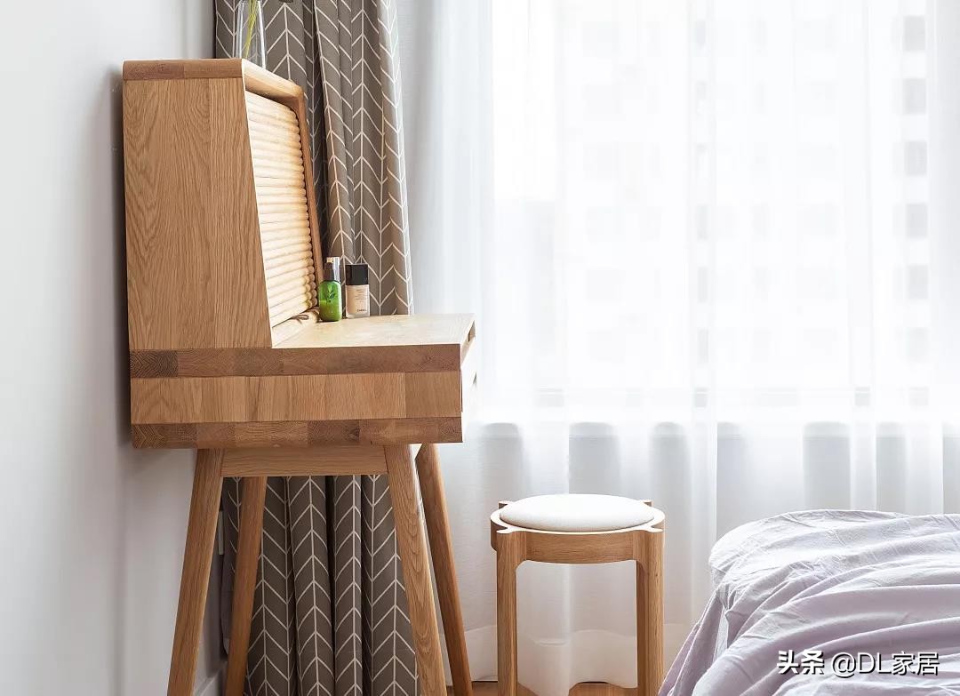 龙猫墙画效果图,雨天的龙猫墙绘