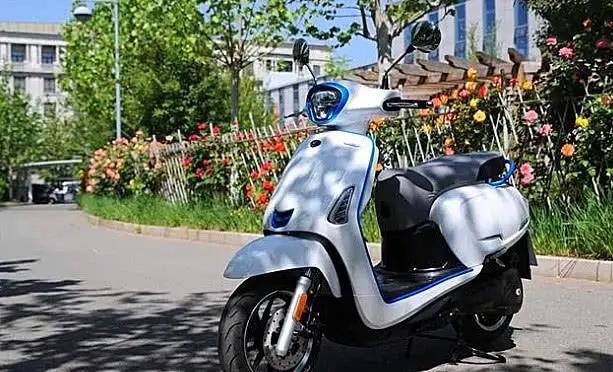 光阳新款踏板谍照,光阳纯电动adv踏板