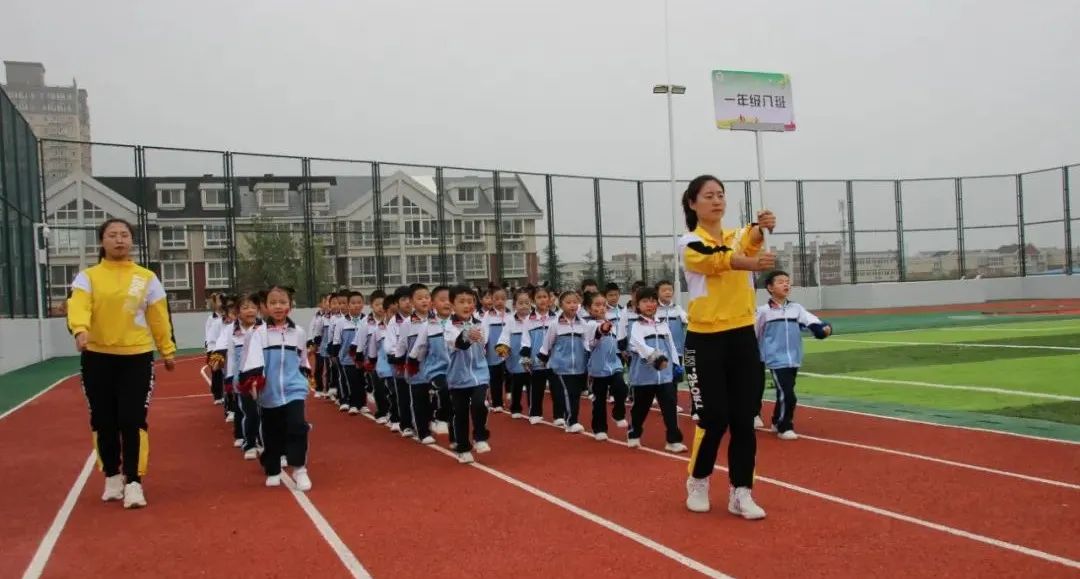 建*党**百年喜迎国庆——西安经开第二小学队列队形广播*比操**赛
