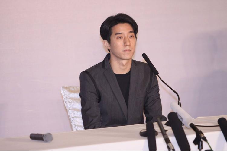 马蓉董卿赴美生子，一个为移民一个为教育，“撤侨令”下如何做？