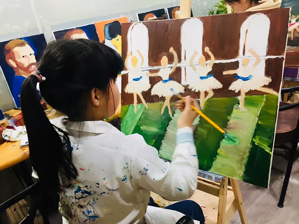 怎么拿画画本画画不需要涂颜色呢,画画不知道涂什么颜色怎么办