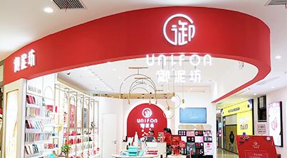 一年直播8000场,“面膜第一股”改行当网红?