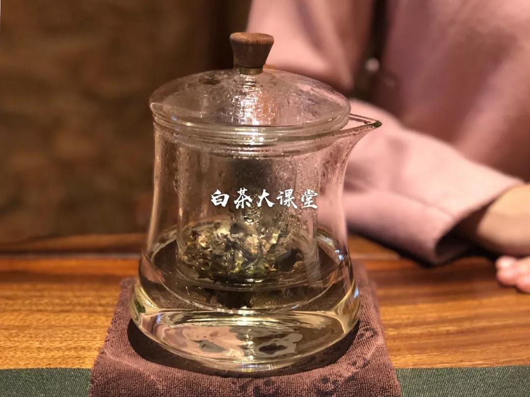 老白茶为什么是红汤,白茶汤色呈淡红