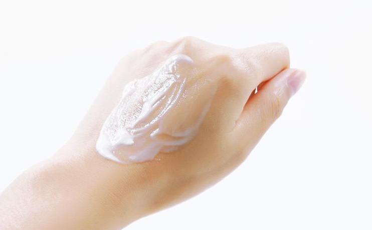 衣服静电粘身快速去静电小妙招,衣服静电怎么消除最简单方法