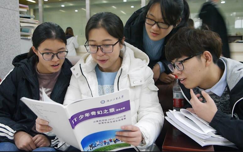 湖北85后辅导员：怀孕8个月冒雨奔波工作，把学生送进世界名校