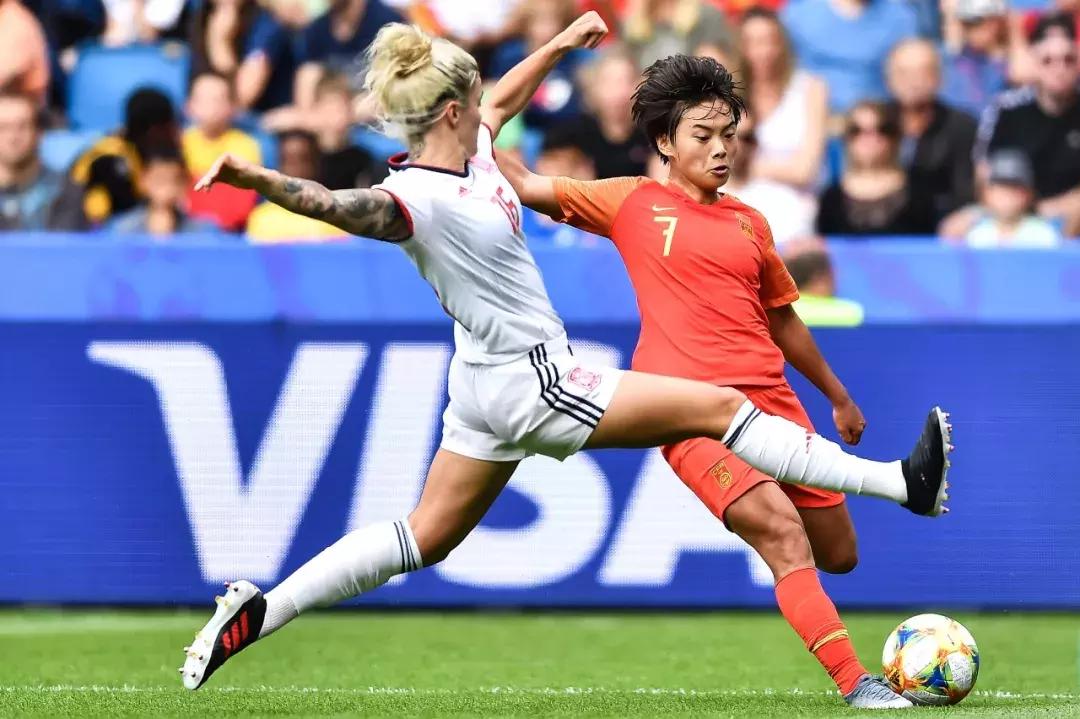 女足守门员九次精彩扑救,女足拼命救球