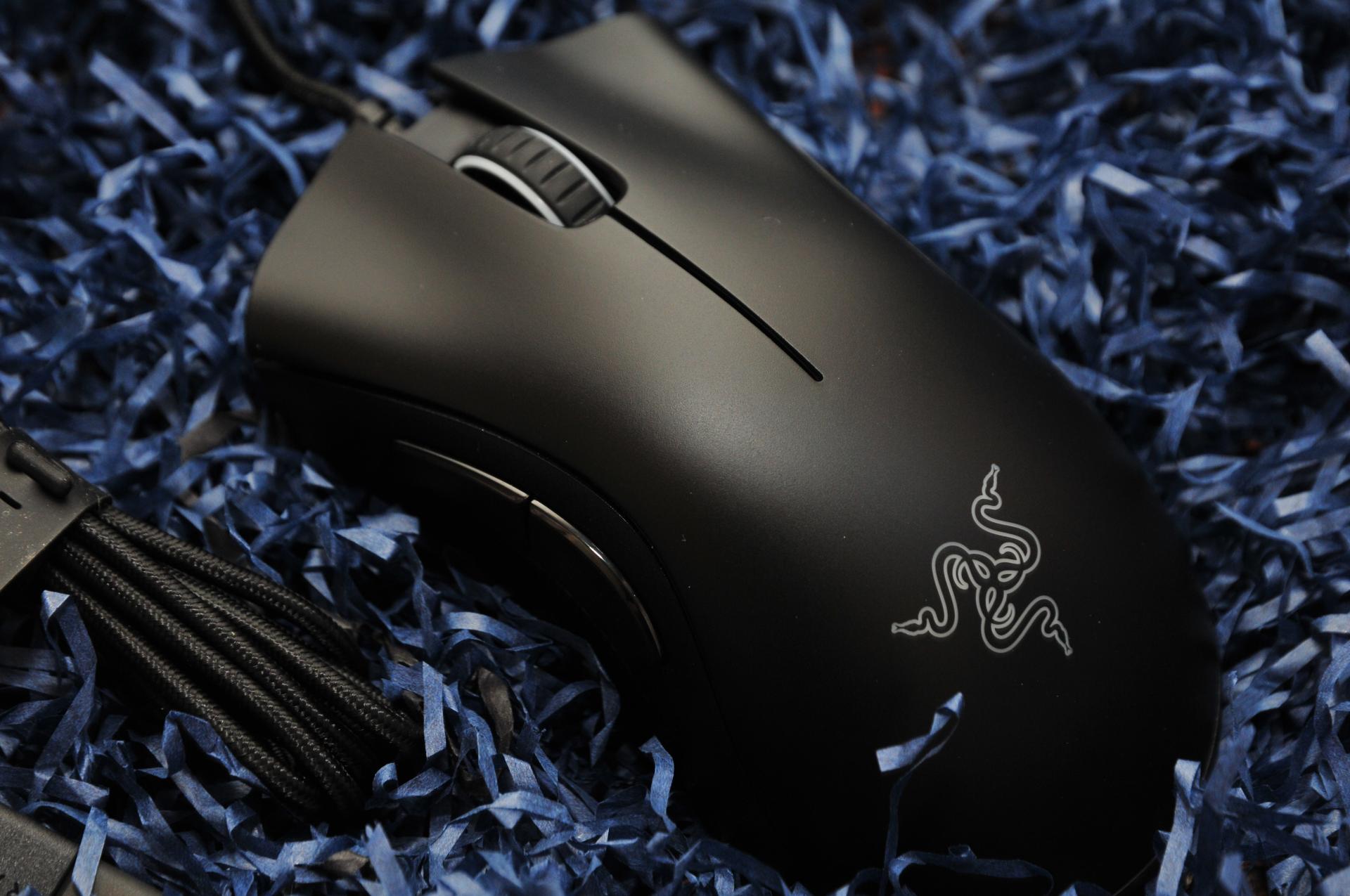 雷蛇蝰蛇鼠标测评,雷蛇毒蝰8khz有线游戏鼠标评测