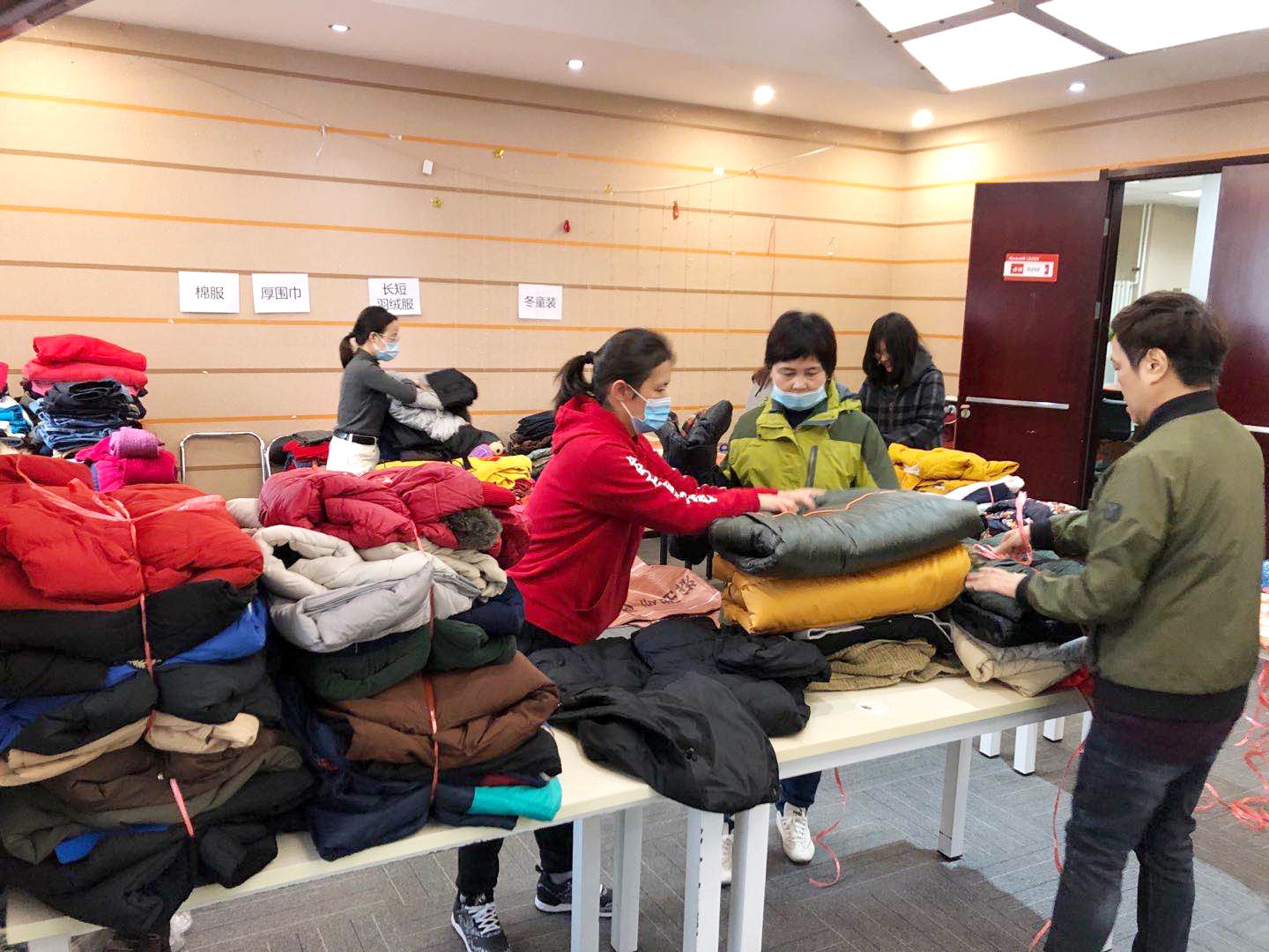 「融鑫公益」衣暖身，爱暖心