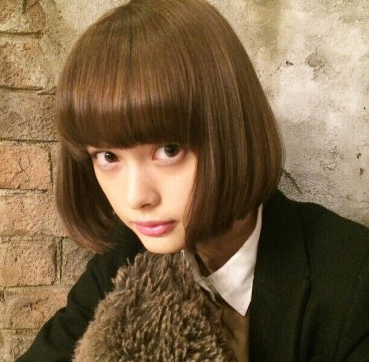 圆脸女生一定要尝试一下这款发型,圆脸女生适合的发型减龄中长发