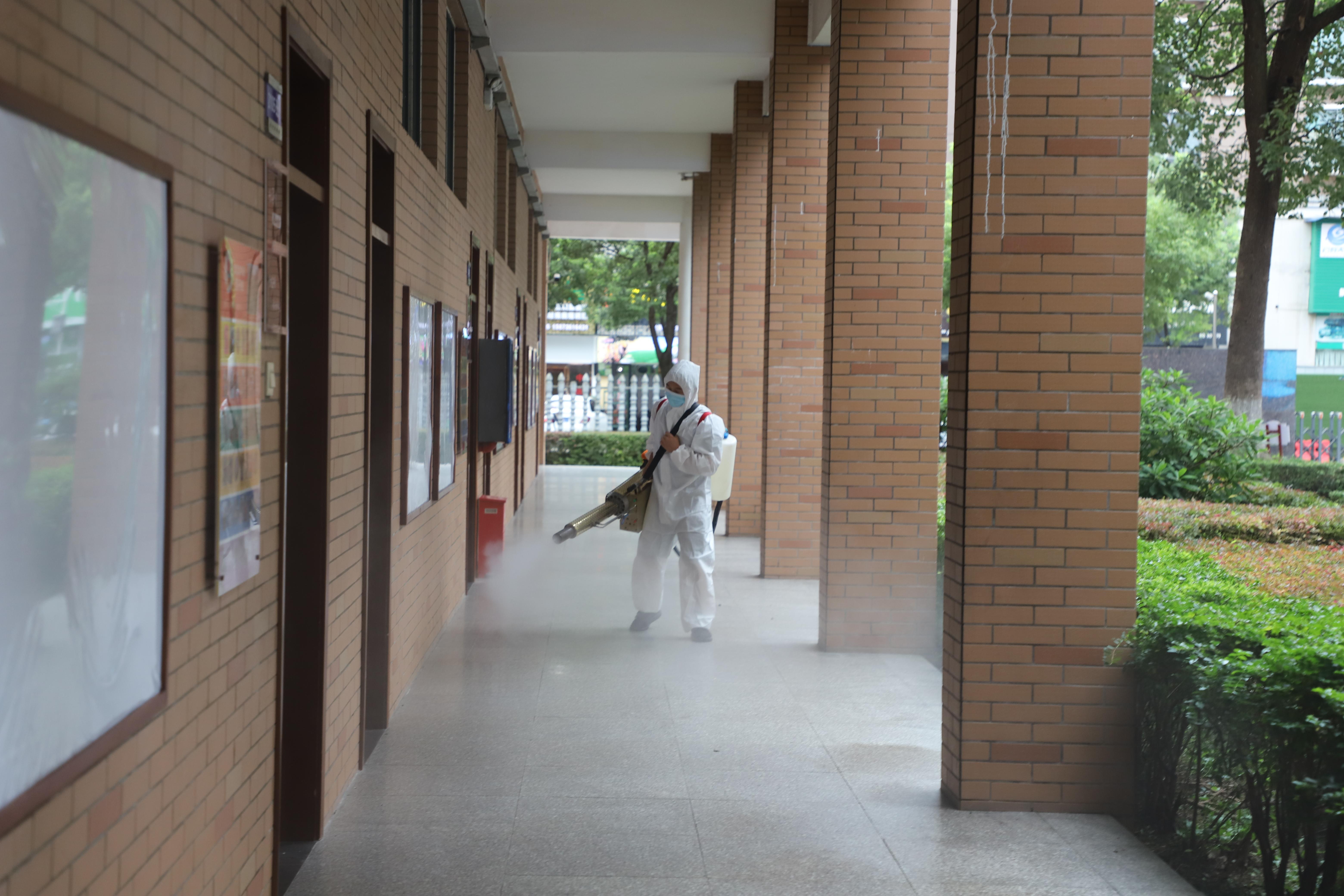 校园消杀迎开学的视频,武汉开学消杀