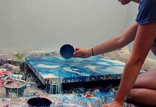 抽象画怎样画得简单又好看,看似复杂实则画起来简单的抽象画