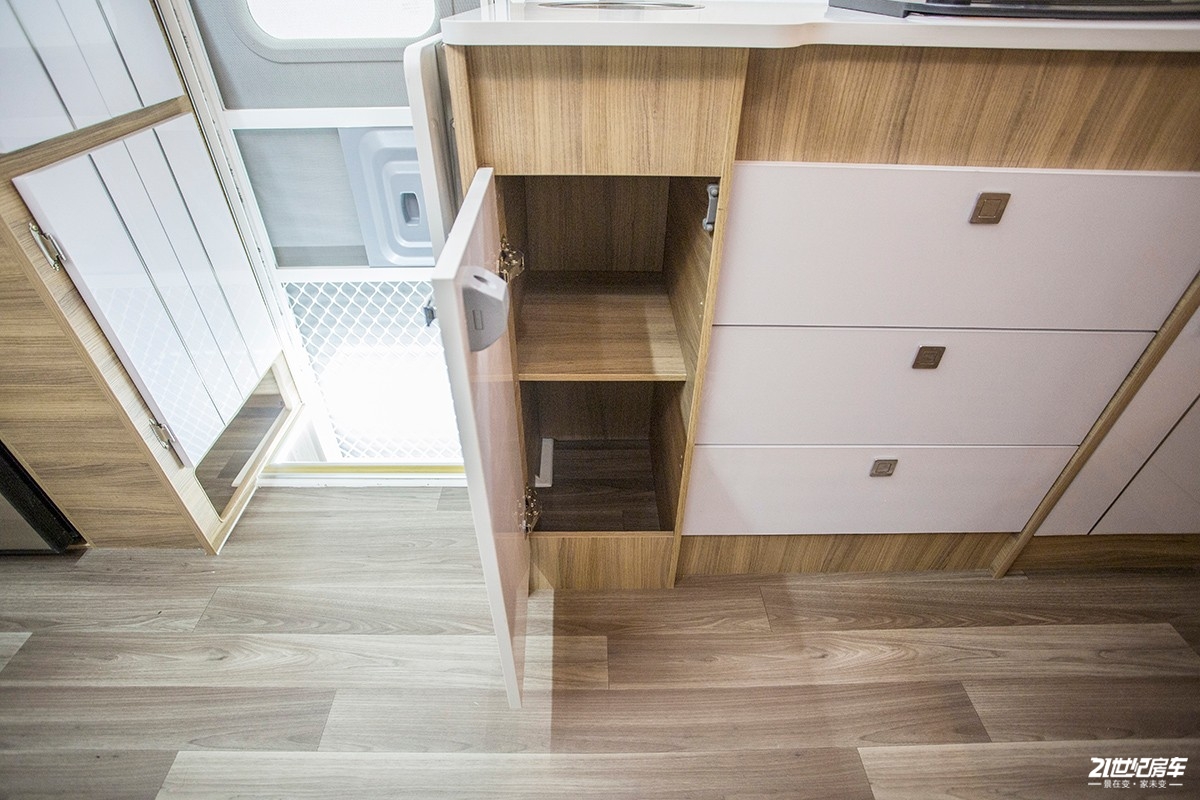 上汽跃进h300轻卡房车详解,上汽跃进h300和h500的区别