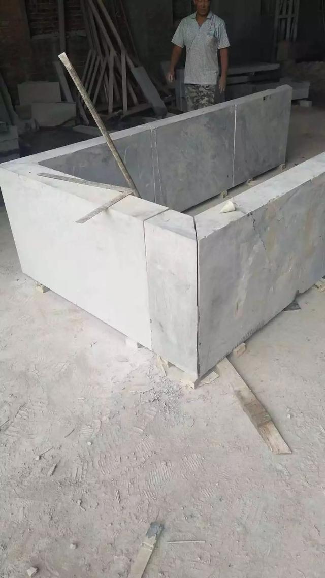 用3毫米玻璃粘的鱼缸,用大理石粘小型鱼缸