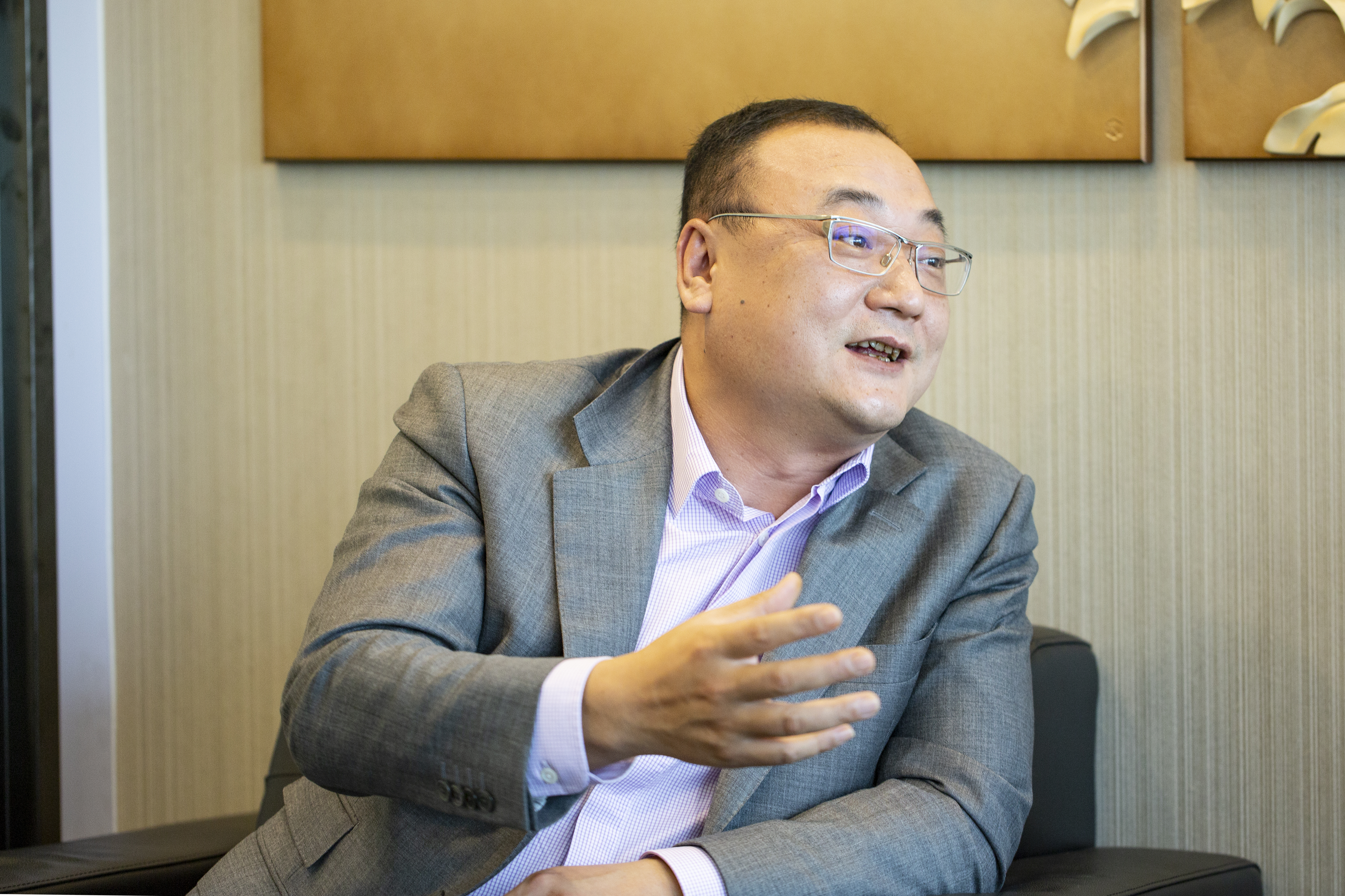 靓家居的经营模式,靓家居曾育周