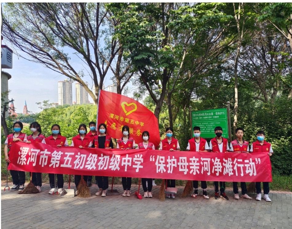 保护母亲河志愿清理河道垃圾,保护长江净滩行动