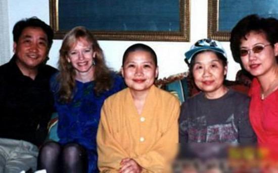 李娜一代歌后为什么要出家当尼姑,女歌手李娜在哪个寺庙当尼姑