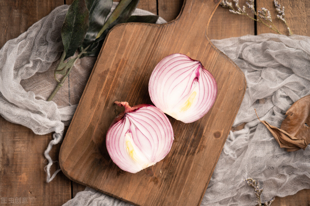 保存洋葱有诀窍，记住3个步骤，洋葱长时间新鲜，炒出来更好吃