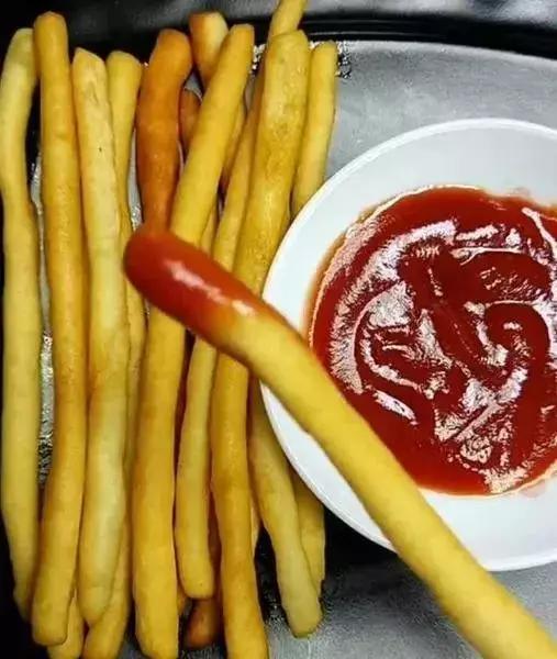 在家里做薯条吃又干净又卫生,孩子自己动手做薯条又简单又好吃