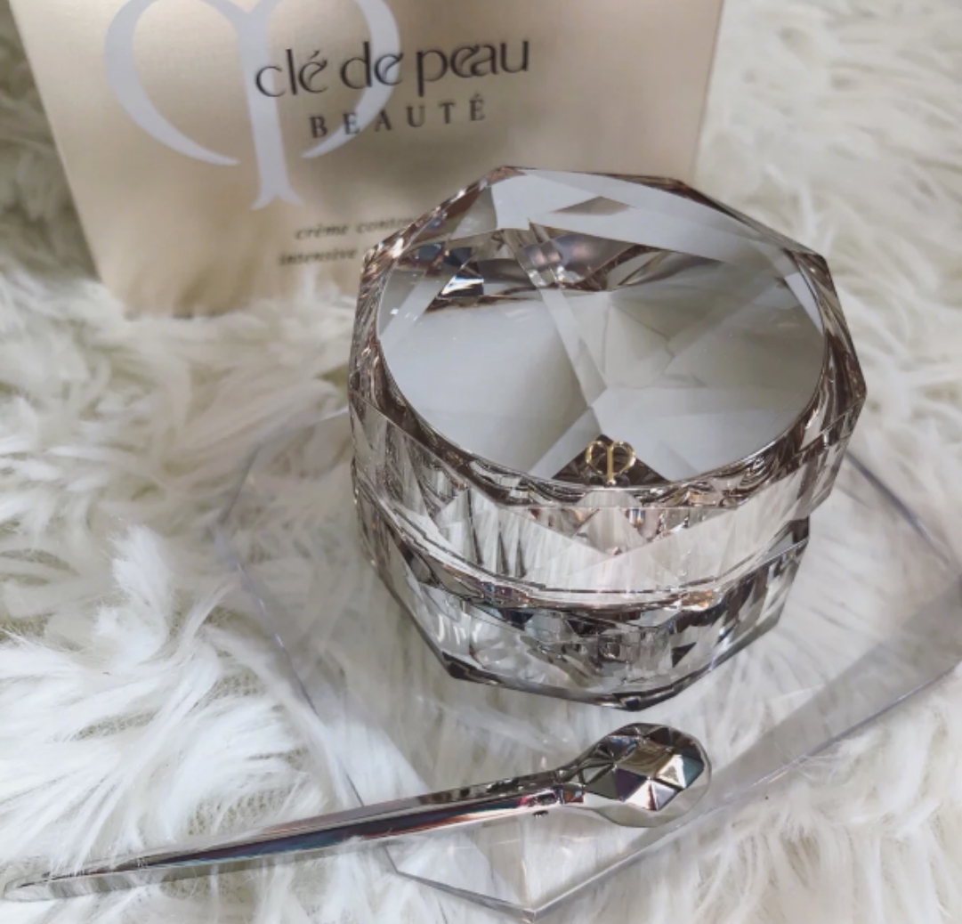 贵妇淡纹眼霜测评,兰蔻菁纯紧致眼霜好还是cpb眼霜好