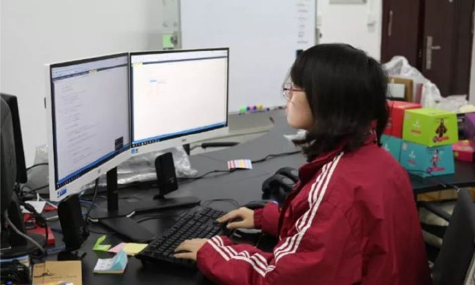 程序员女生适合学什么技术,计算机编程的就业方向在哪里