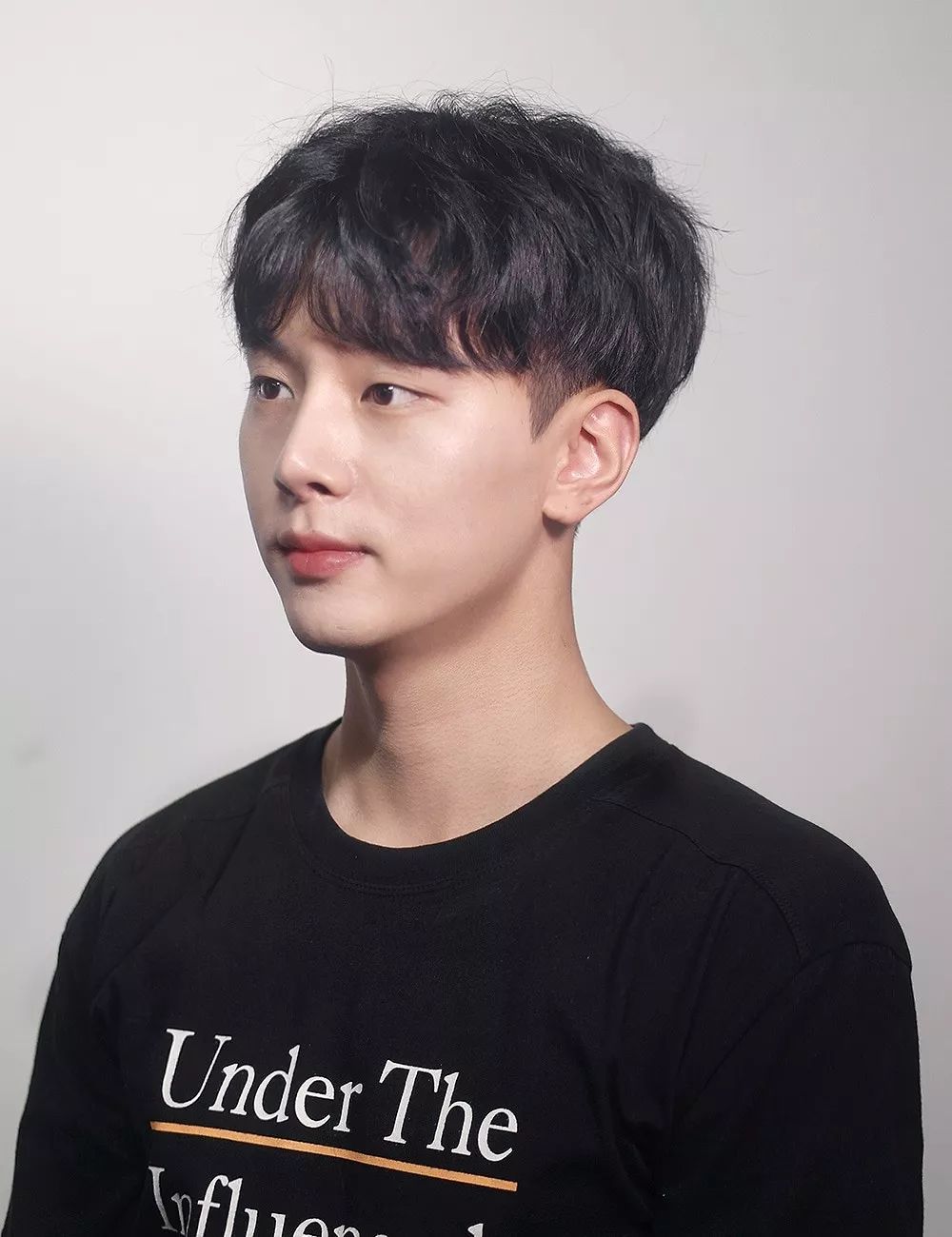 发际线比较高适合什么刘海发型男,发际线低适合什么刘海发型男生