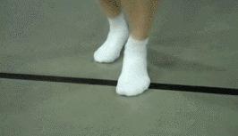 老是崴脚是怎么回事,踢球老是崴脚怎么回事