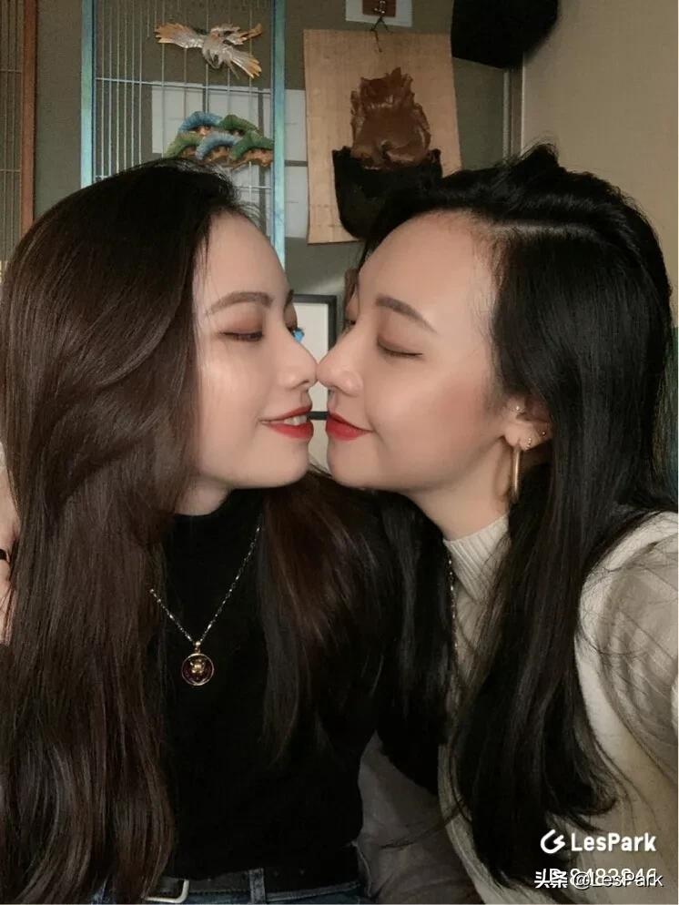 看完这对超甜LES拉拉CP,我先弯为敬