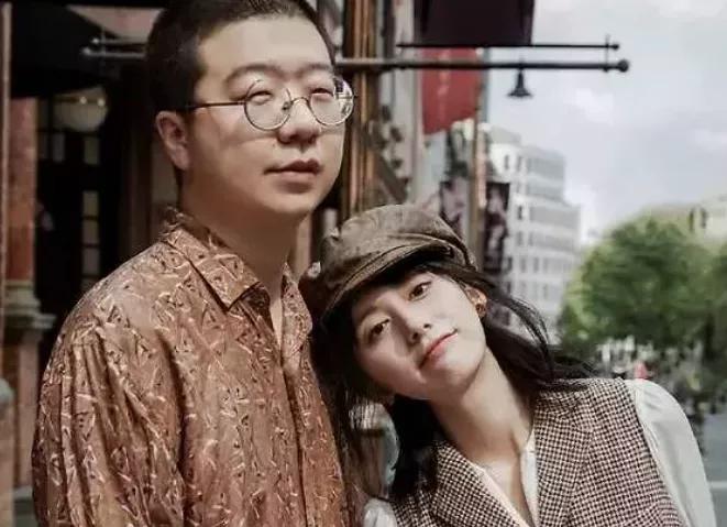 夫妻俩分道扬镳,秀恩爱的夫妻俩却突然分道扬镳了