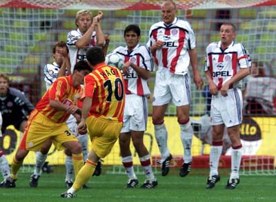 足坛著名招式,足坛十大任意球