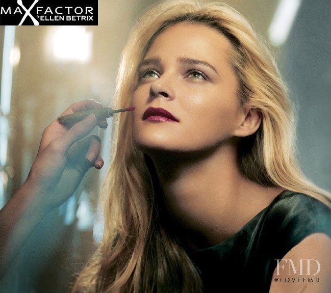 超模届传奇天神，维秘T台一脱惊艳世人，巅峰期竟突然退圈？