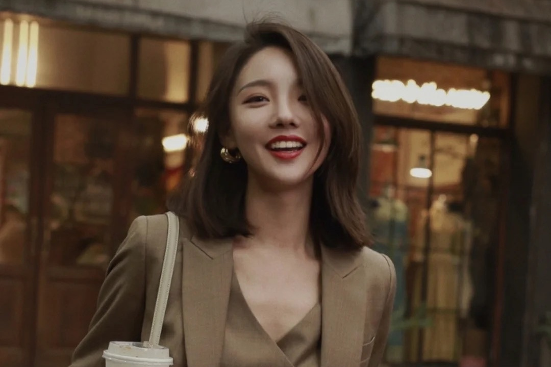 鹅蛋脸适合什么样的发型中长,鹅蛋脸适合什么样的流行发型