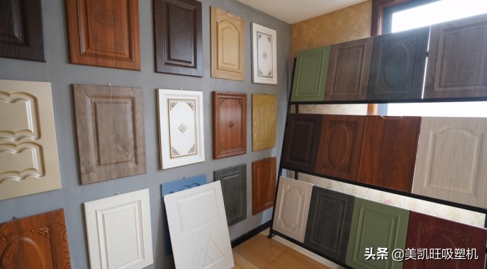 吸塑门板背面是不是都是白色,pvc吸塑门板和实木门板哪个好