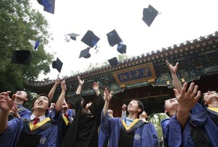 哪个省市盛产大学生？教育强省江苏不是最高的，内蒙古成了黑马