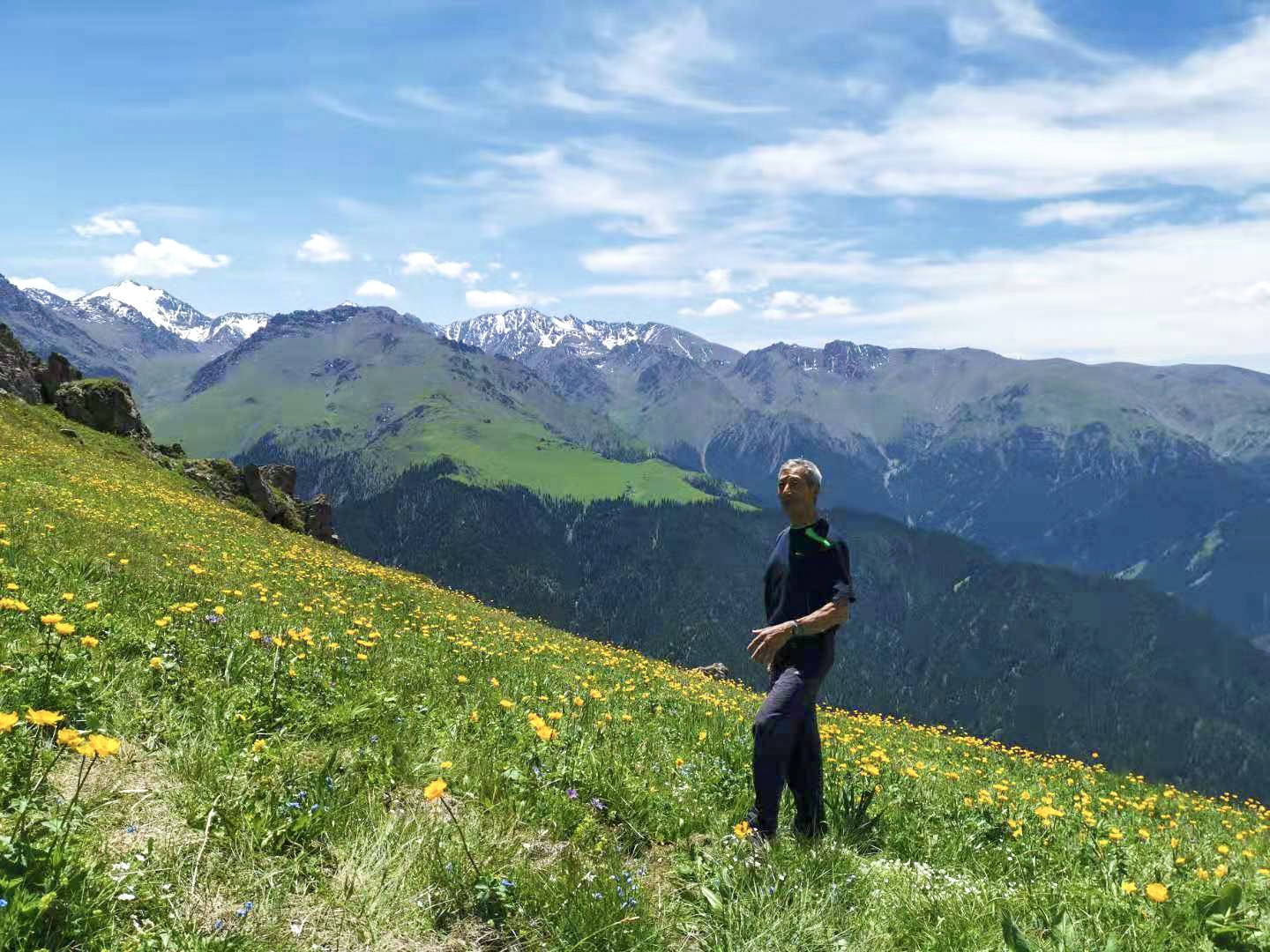 65岁老人自驾游新疆,69岁老人新疆旅行