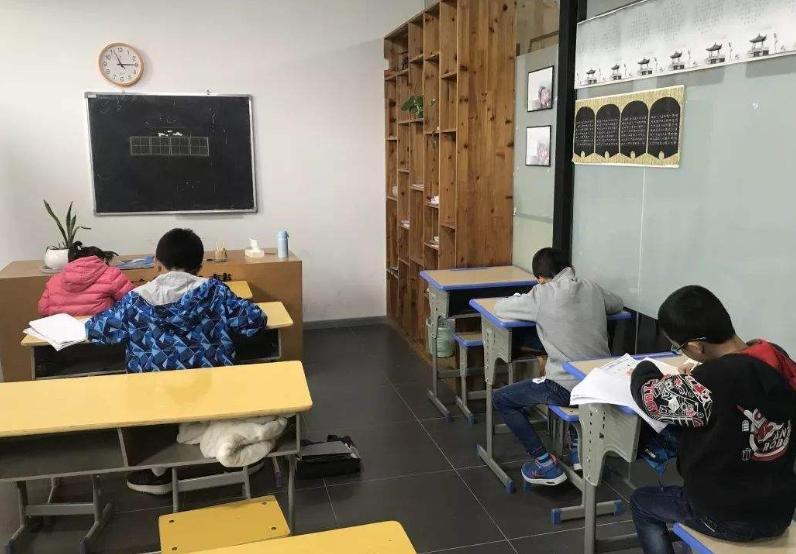 学渣语文课本走红，墨子“变身”俏萝莉，老师：放学别走