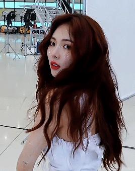 脸大的女生适合哪种脸型,女性脸有4个特征是富贵脸