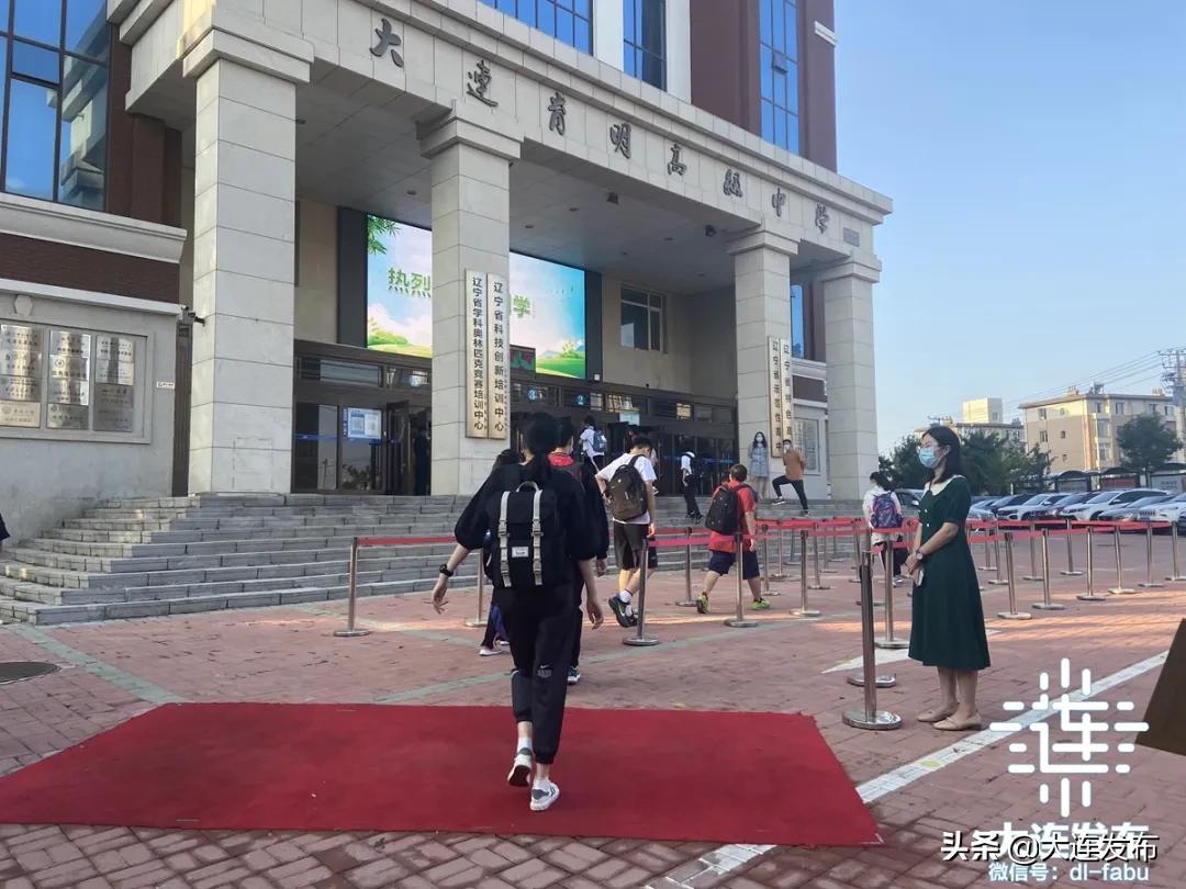 现场直击开学的视频,直击大一开学现场