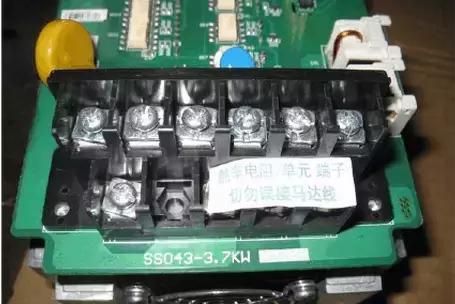 施耐德1.5千瓦的变频器接线端子图,变频器接线端子内部电路图