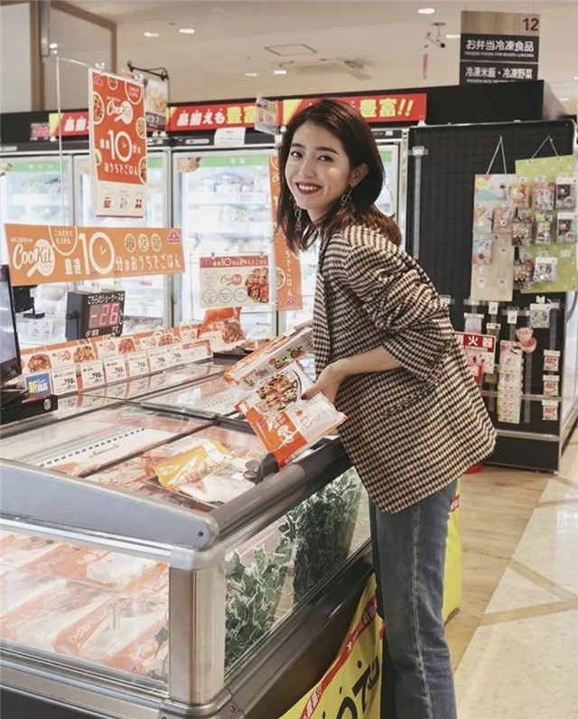 冬天来了卫衣怎么穿才好看,天冷了穿什么卫衣好看